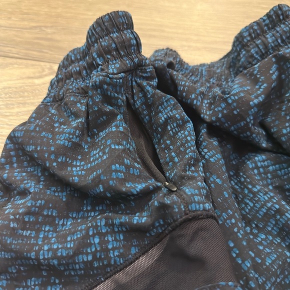 🍋 Lululemon Hotty Hot Short II 2.5" – Pulse Capri Blue/Black, Size 8  🍋 - Picture 4 of 10